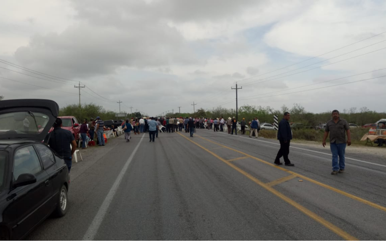 Campesinos bloquean carreteras en Tamaulipas