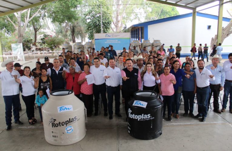 Entrega Estado apoyos a familias de Hidalgo
