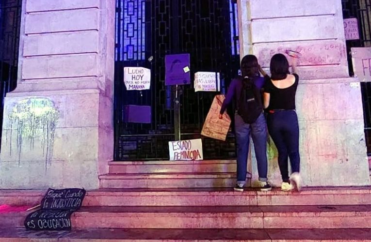 Denunciará Tampico a mujeres que pintaron fachada de Presidencia Municipal