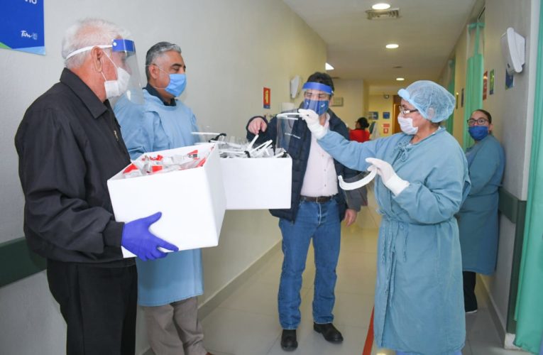Entrega Carlos Ulivarri equipo de protección al personal médico del Hospital General de Río Bravo