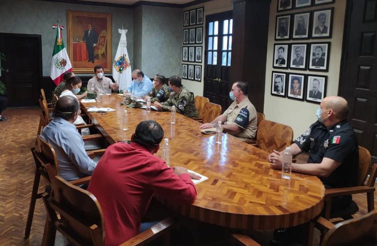 Acuerdan alcalde Mario López y autoridades militares redoblar esfuerzos en la batalla contra el COVID-19